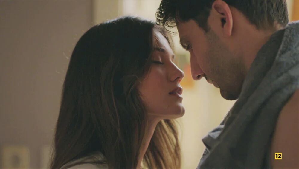 La telenovela turca “Secretos de familia” está protagonizada por Kaan Urgancıoğlu y Pinar Deniz (Foto: Ay Yapim)