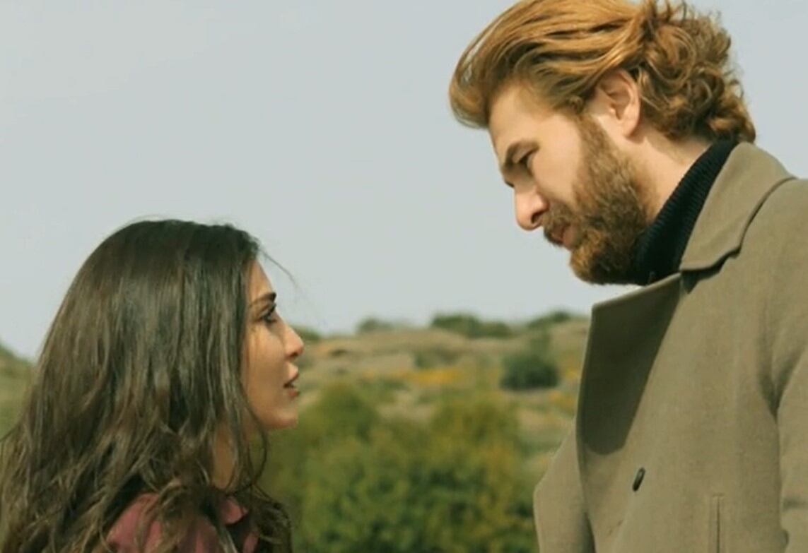 Müjgan le suplica a Fikret que no se vaya y que no la deje sola (Foto: Tims & B Productions)