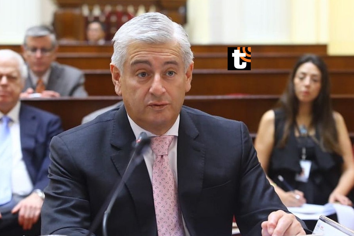 Juan Carlos Lizarzaburu realizó misóginos comentarios en contra de su colega Patricia Juárez. Foto: Congreso.