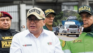 Ministro del Interior descarta renuncia pese a ola de violencia y quiere acudir al Congreso para exponer sus ‘logros’