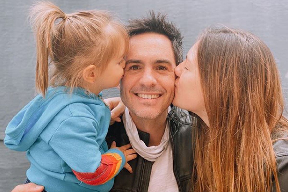 Mauricio Ochmann junto a los dos amores de su vida (Foto: Mauricio Ochmann / Instagram)