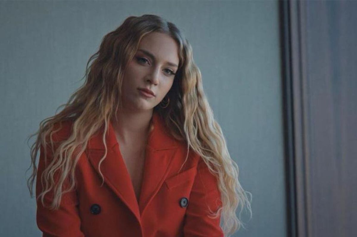 Hayal Köseoglu se dedica además a la música (Foto: Divinity)