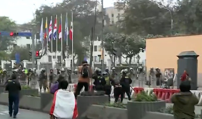 Cientos de personas marcharon contra la reforma del sistema de pensiones promulgada por el Ejecutivo. (Captura Canal N)