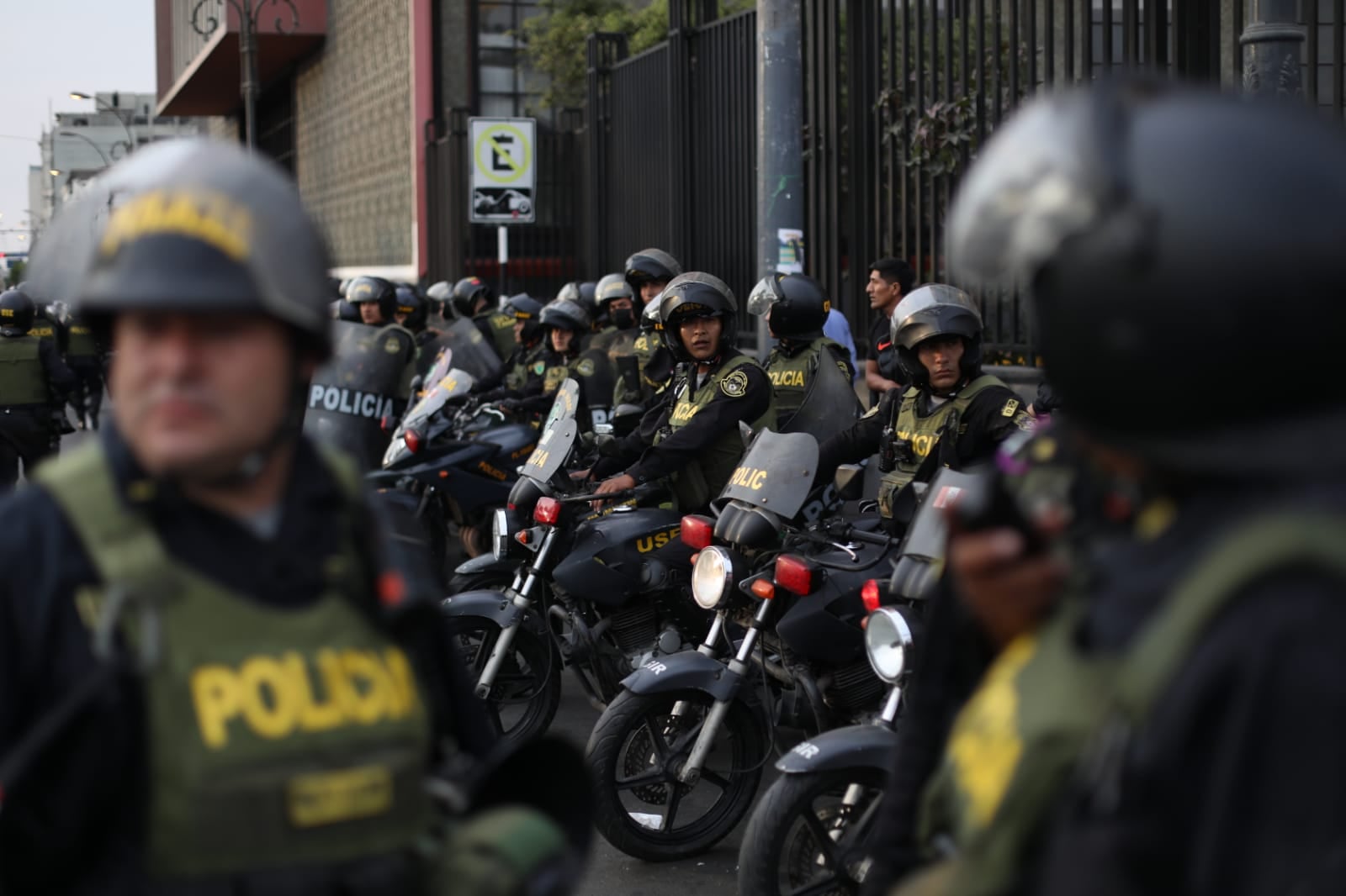 César Cervantes indicó que el estado de emergencia nacional garantiza el actuar de los policías con apoyo de militares para restaurar el orden. (Foto: GEC)