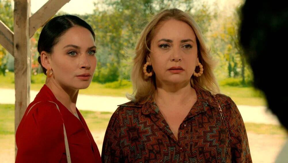 Züleyha expulsa a Sermin y Betül de su hacienda en "Tierra amarga" (Foto: Tims & B Productions)