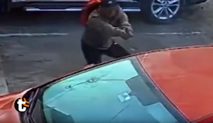 Maestro de obras se salva de milagro tras ser atacado con más de 10 disparos por sicario: Fuertes imágenes