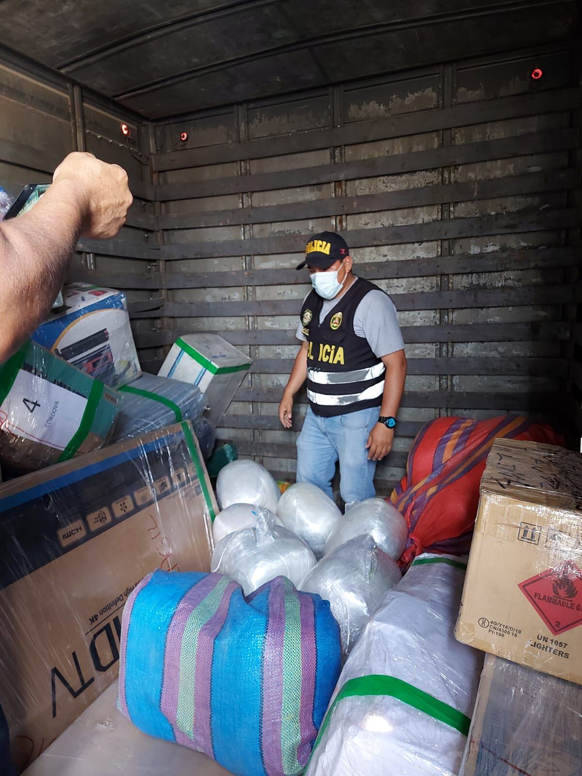 Esposos traían 216 paquetones de marihuana valorizada en más de un millón de soles.