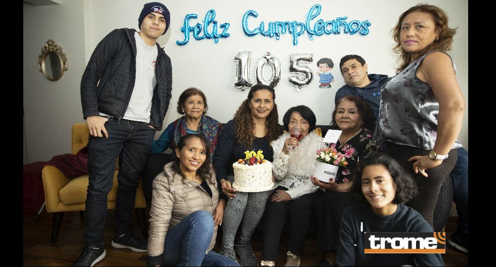 Victoria García Gil nació en San Vicente de Cañete y vive en Lima, En esta imagen, cuando celebraba su cumpleaños 105. (Entrevista: Isabel Medina / Triome / Foto: José Rojas)
