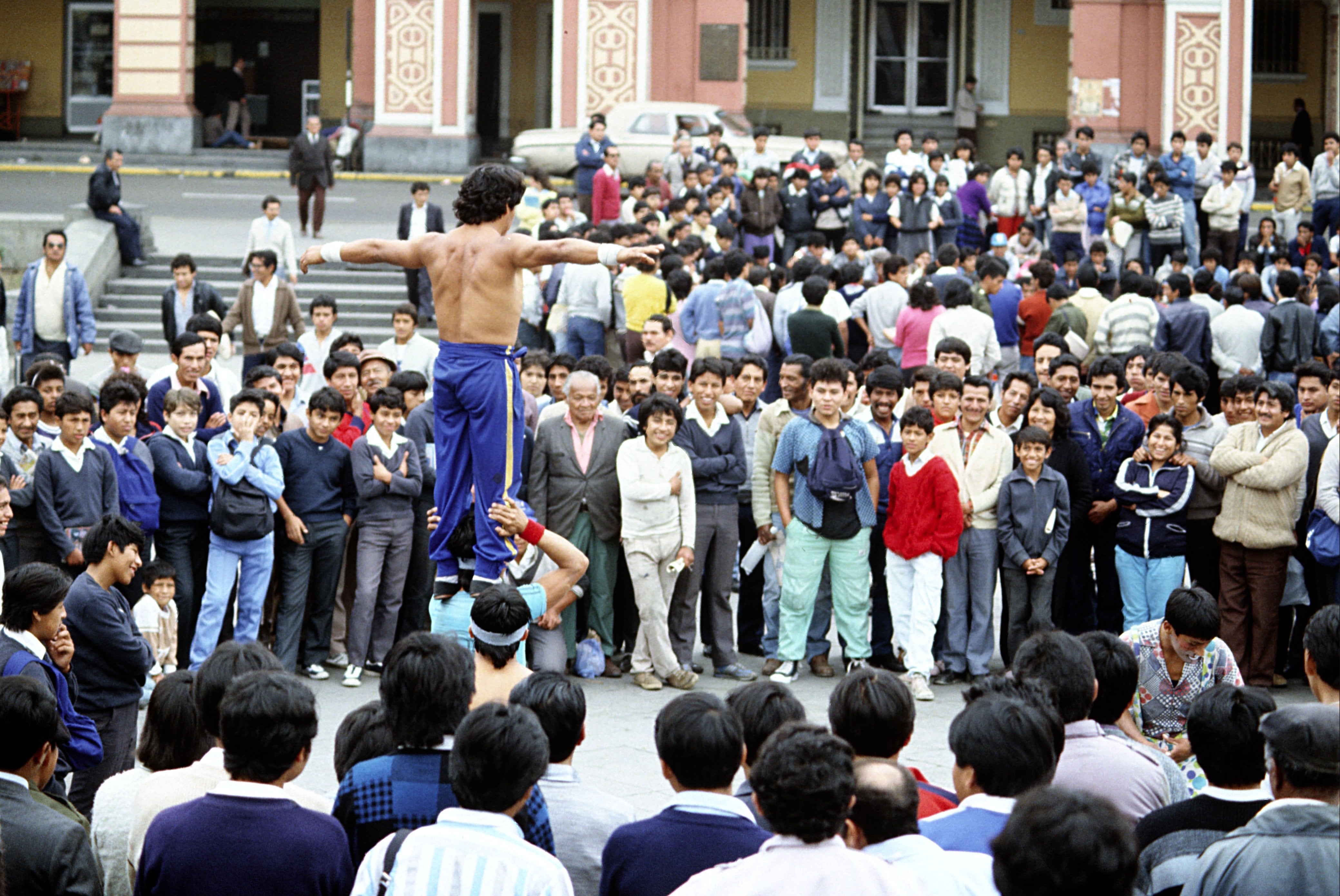 Entonces, la Plaza San Martín era el corazón del arte callejero en los 90. (Foto: El Comercio)
