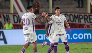 Universitario rescata empate 2-2 con Melgar, gracia a doblete de Alex Valera | VIDEO