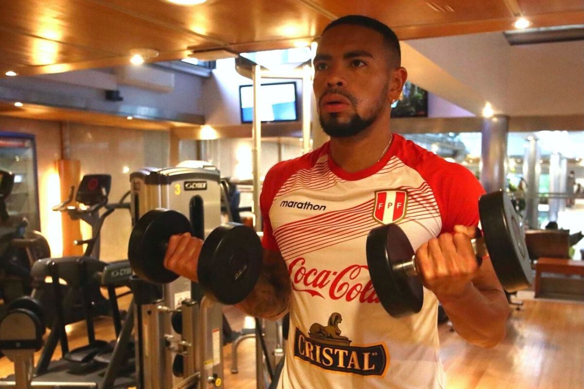 Alexander Callens recobra fuerzas para último partido de fecha triple (Foto: @SeleccionPeru)