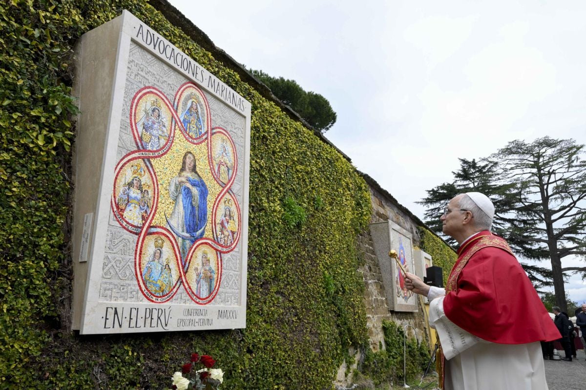 El papa León XIV inaugura un mosaico dedicado a la Virgen María. Foto: EFE/ Simone Risoluti/Vatican Media