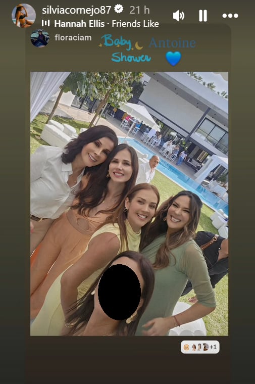 Silvia Cornejo en su baby shower con Olga Zumarán, Marina Mora y Maju Mantilla.