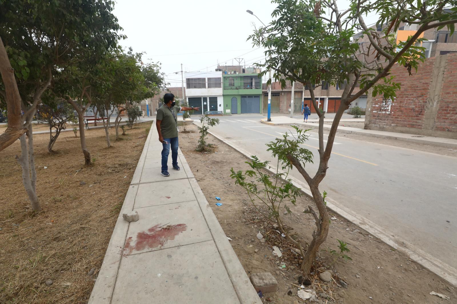 Luego de disparar al agente, los delincuentes huyeron por la esquina. | Foto: Gonzalo Córdova