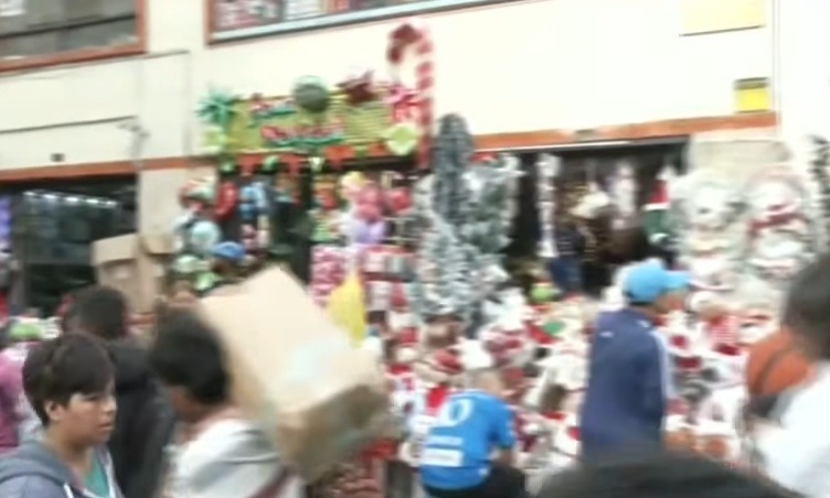 Gran presencia del público en Mesa Redonda y Mercado Central antes del inicio de diciembre. (TV Perú)