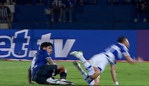 Luis Iberico es expulsado antes del fin del primer tiempo en el Sporting Cristal vs. Dos de Mayo | VIDEO