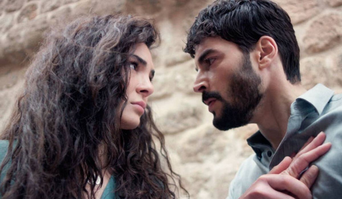 "Hercai" es una serie de televisión turca de 2019, protagonizada por Ebru Sahin y Akın Akınözü (Foto: ATV)