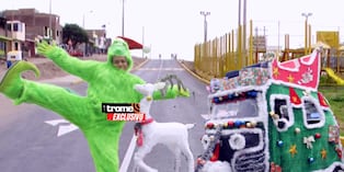Mototaxi de estilo navideño. El 'Motonoel' y el Grinch de Villa comparten alegría en las calles y en TikTok. (Entrevista: Isabel Medina / Foto: Violeta Ayasta / Trome).