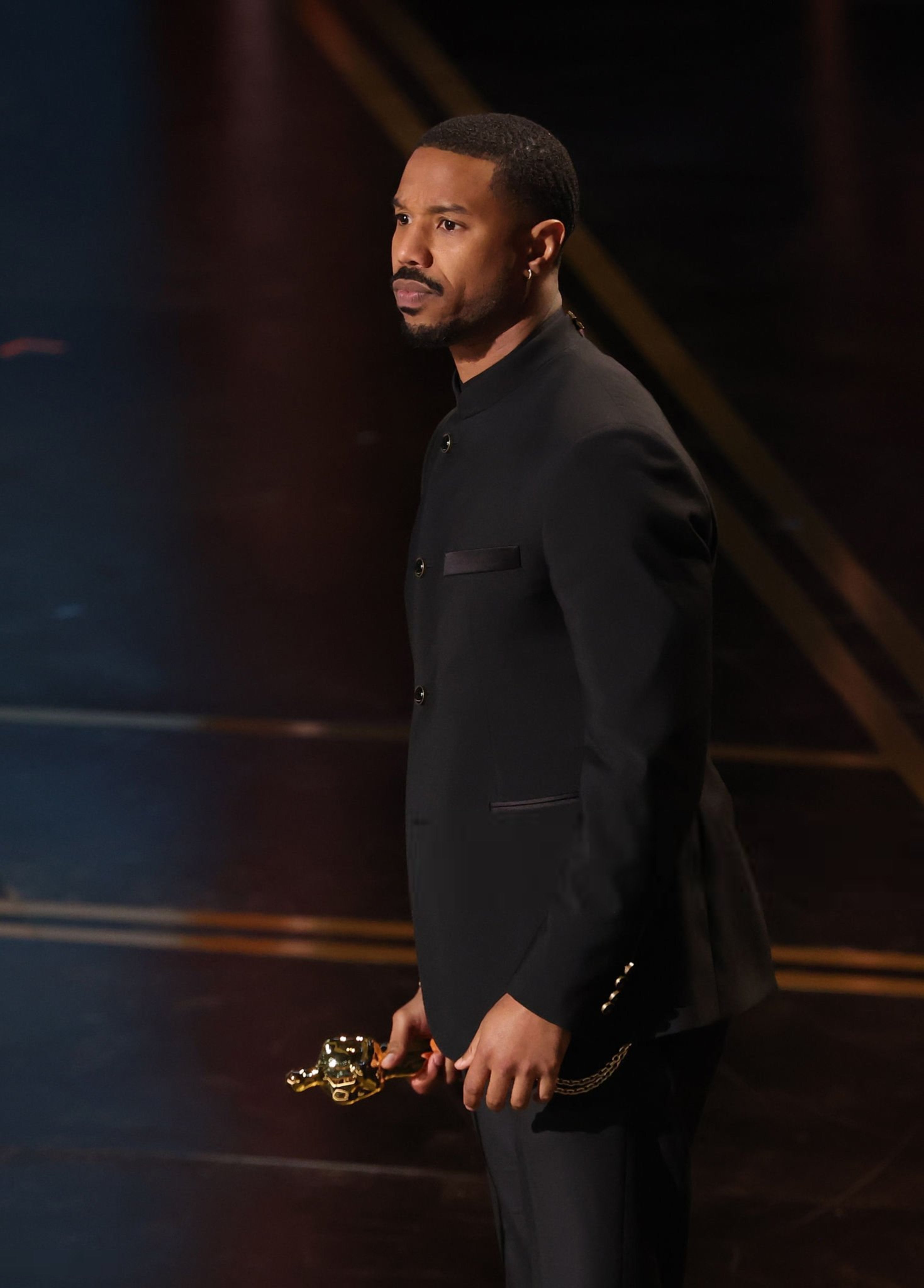 Michael B. Jordan se llevó el premio a mejor actor por su papel en Sinners. (Agencias)