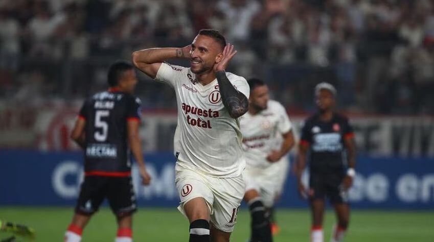 Emanuel Herrera anotó en el partido entre Universitario vs. Santa Fe por Copa Sudamericana 2023. (Foto: GEC)
