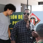 Se abrazaron tras pedir permiso para baño