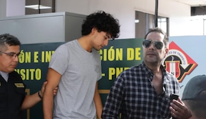 Adrián Villar y su padre se fundieron en emotivo abrazo tras pedir permiso para ir al baño, revela reportero de América Hoy