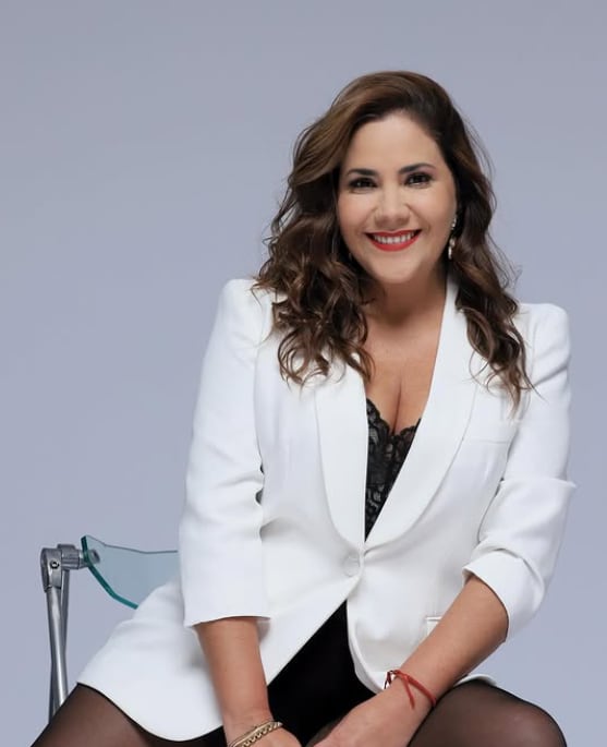 Andrea Llosa es una periodista peruana que conduce los programas 'Andre' y 'Nunca más'.
