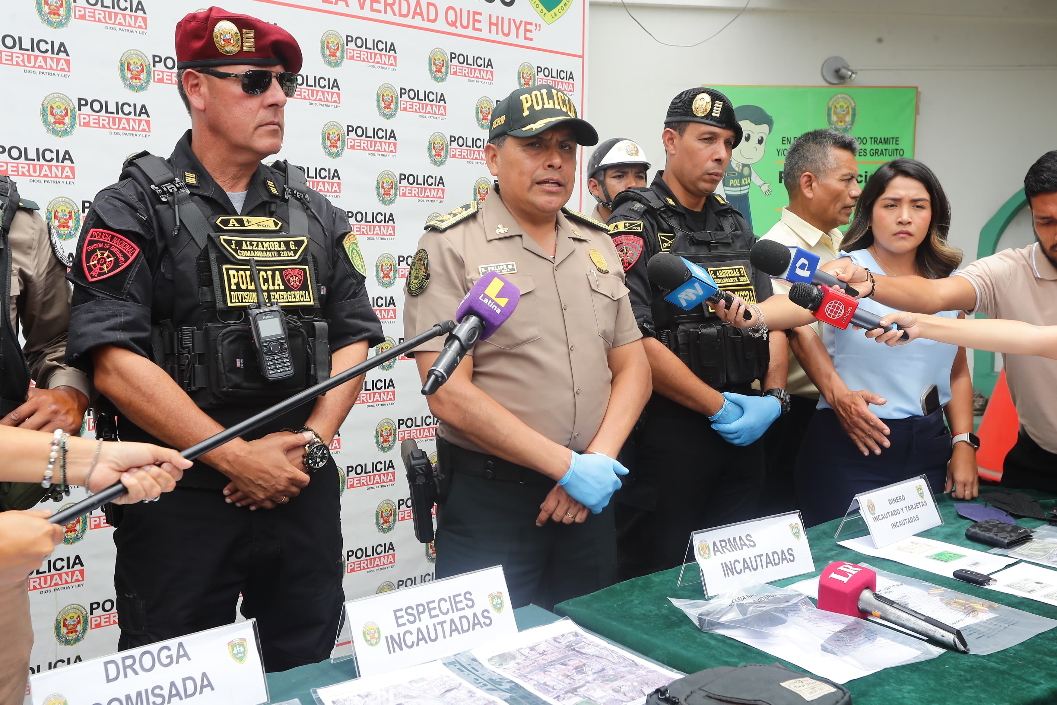 Policía presentó arma incautada y croquis de banco en Surco. (Foto Jesús Saucedo@photo.gec)