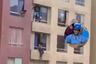 EsSalud: Dan de alta a hombre que cayó de cuarto piso de edificio por salvar a adolescente | VIDEO