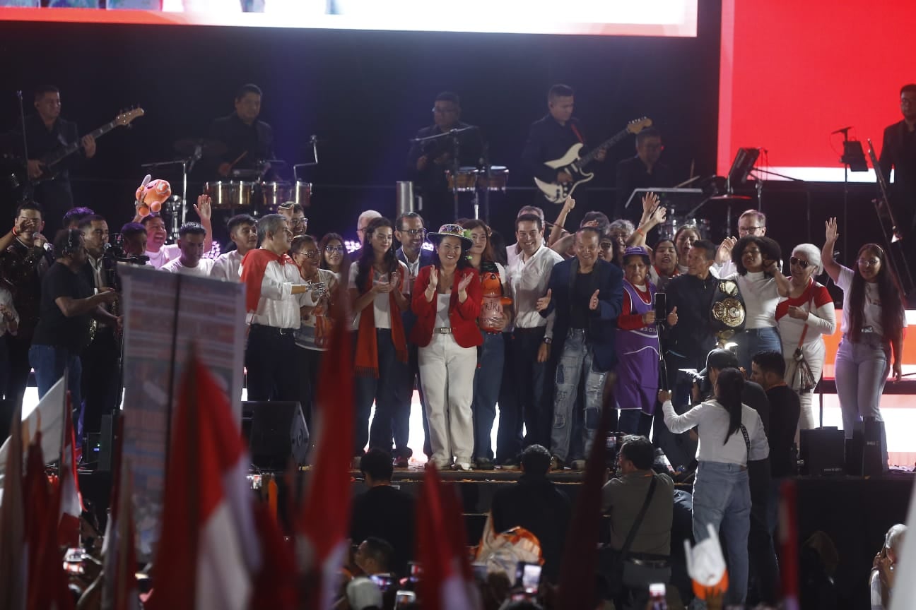 Candidata presidencial por fuerza popular, Keiko Fujimori, realiza su mitin de cierre de campaña en los exteriores del estadio monumental.
Fotos: César Campos/@photo.gec