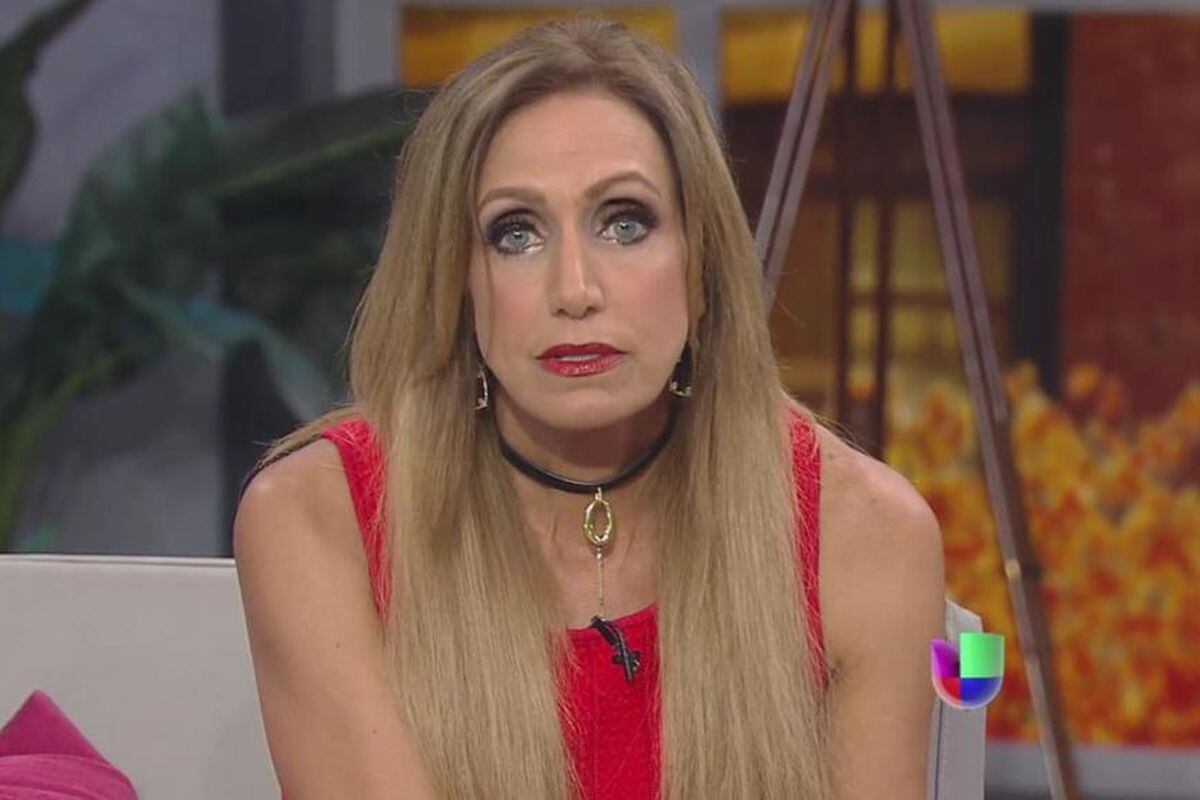 En el episodio de estreno de su programa, Lili Estefan habla sobre su separación, que comenzó en 2017 después de que su esposo fuera fotografiado con otra mujer (Foto: Univision)