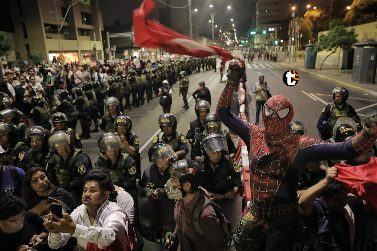 La ciudadanía y artistas se unieron en una Marcha por la Paz para exigir a las autoridades poner freno a la delincuencia. (@gec)