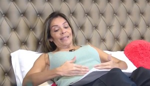 Lucy Bacigalupo pudo levantarse de su cama y ahora hace terapia de rehabilitación nadando