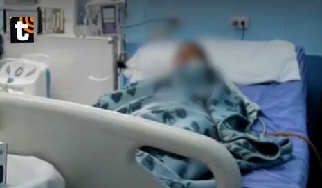 Adolescente de 13 años es apuñalada 15 veces en la espalda por su padrastro al proteger a su hermanita de...