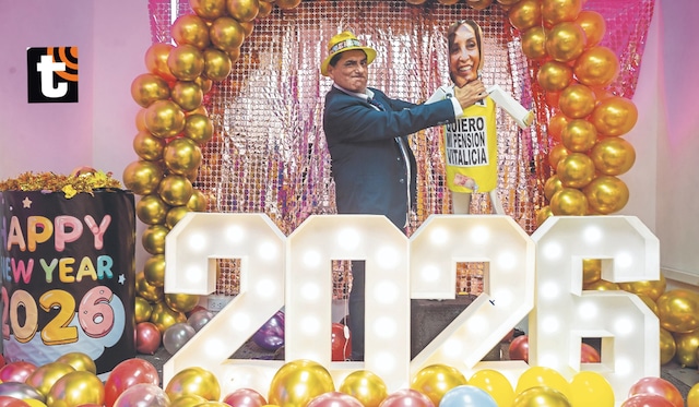 Carlos Álvarez, fiel a su estilo, contó que a las 12 de la noche quemará el muñeco de Dina Boluarte. Foto: Allengino Quintana