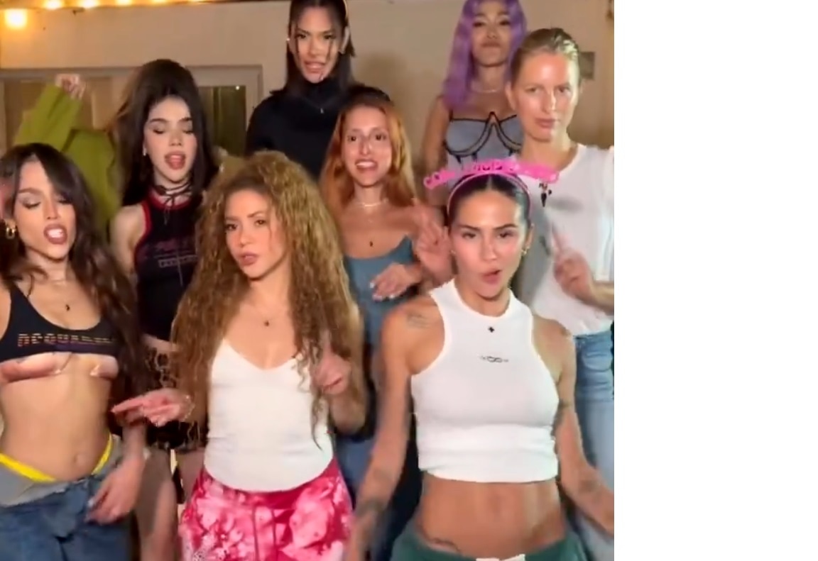 Shakira es una mujer feliz. No solo vende millones de discos, tiene una fortuna y está solterita, sino que disfruta con sus amigas como una chica más.