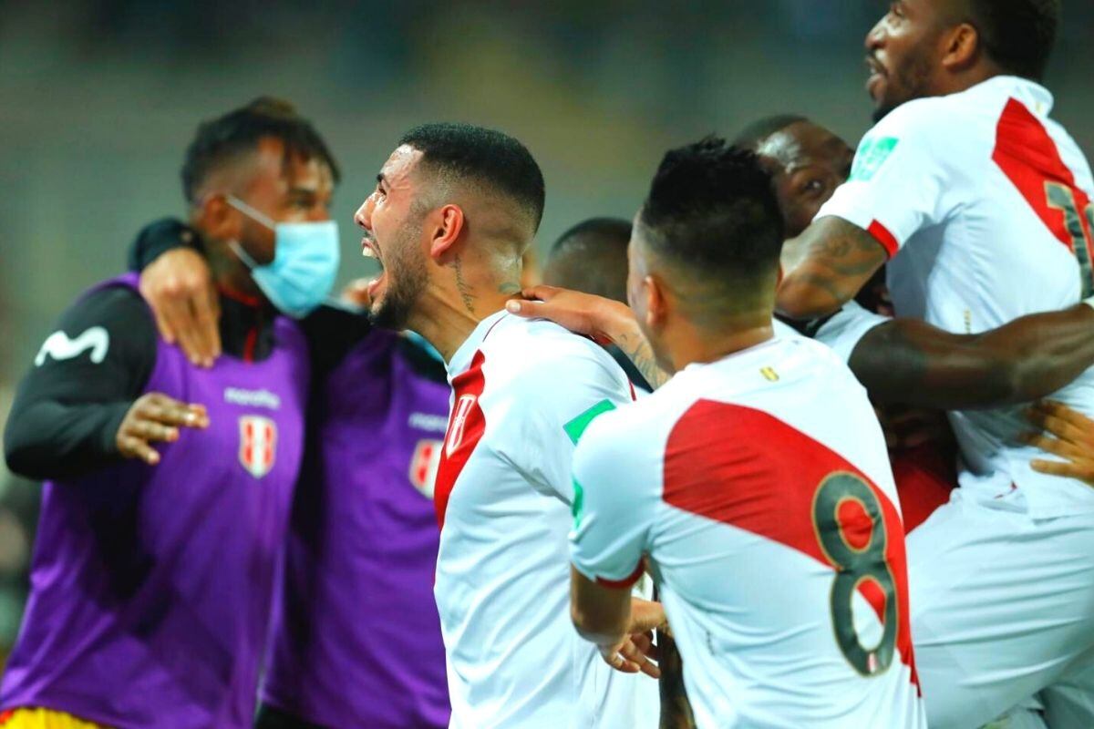 Sergio Peña puso el 2-0 apara Perú (Foto: Daniel Apuy/Eeuters)