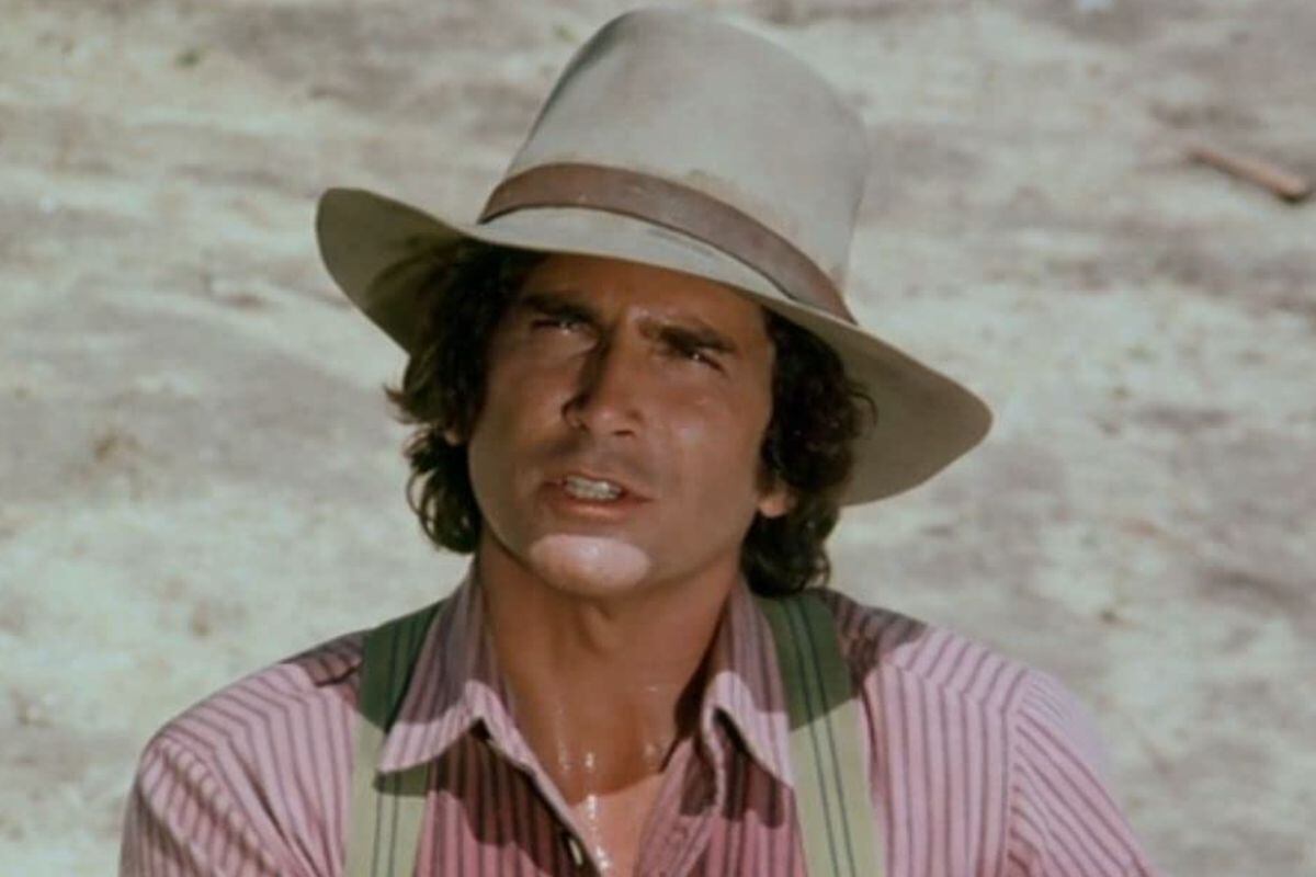 Como no le daban solución a su cabello, Landon se rindió y permitió que un profesional en el set le coloreara de raíz (Foto: IMDB)