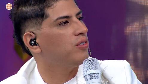 John Kelvin agradece a Dalia Durán y promete apoyarla.