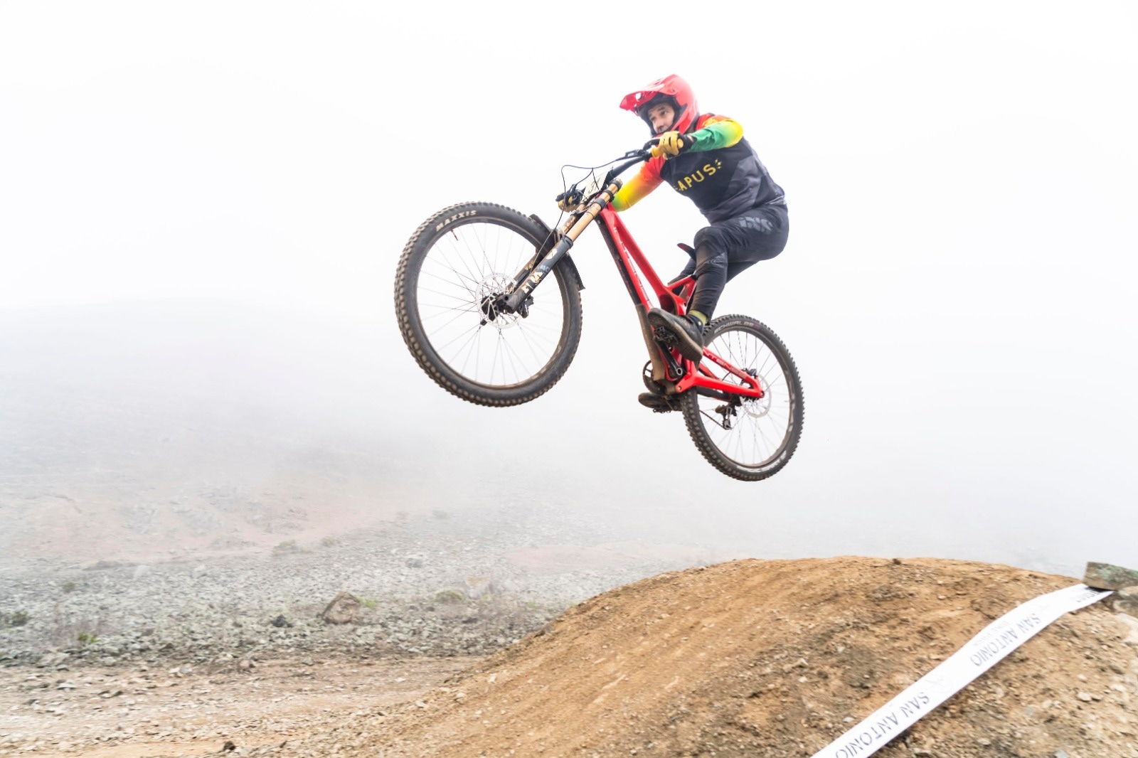 Ciclismo de montaña a una hora de Lima en el Santuario de Amancay