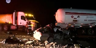 Familia muere en choque con camión cisterna