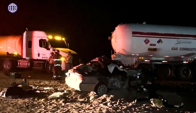 Familia muere en choque con camión cisterna