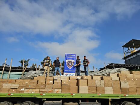 Policía interviene tráiler con más de 4 millones de cigarrillos ilegales en Pucusana