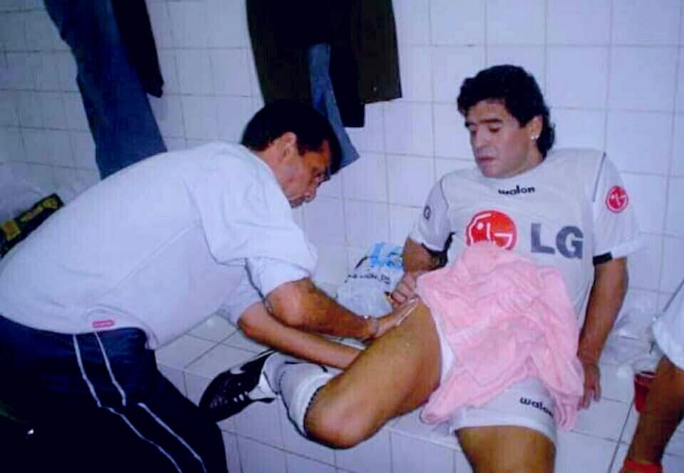 Fue amigo de ‘Misterio’, le tocó las nalgas a Maradona y 98 anécdotas más del médico deportivo Julio Grados.
