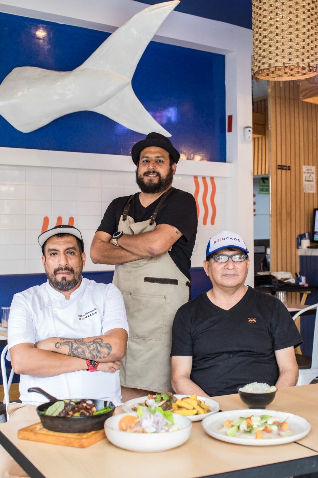 Alan resalta el gran trabajo de su equipo que está con él empujando el barco. Su socio Luciano Alencar le da el toque de alegría en el negocio y don Sergio Toico siempre dispuesto a colaborar. Foto: Joel Alonzo.