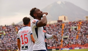 Eryc Castillo anota el empate 1-1 de Alianza Lima ante Melgar con un GOLAZO de fuera del área | VIDEO