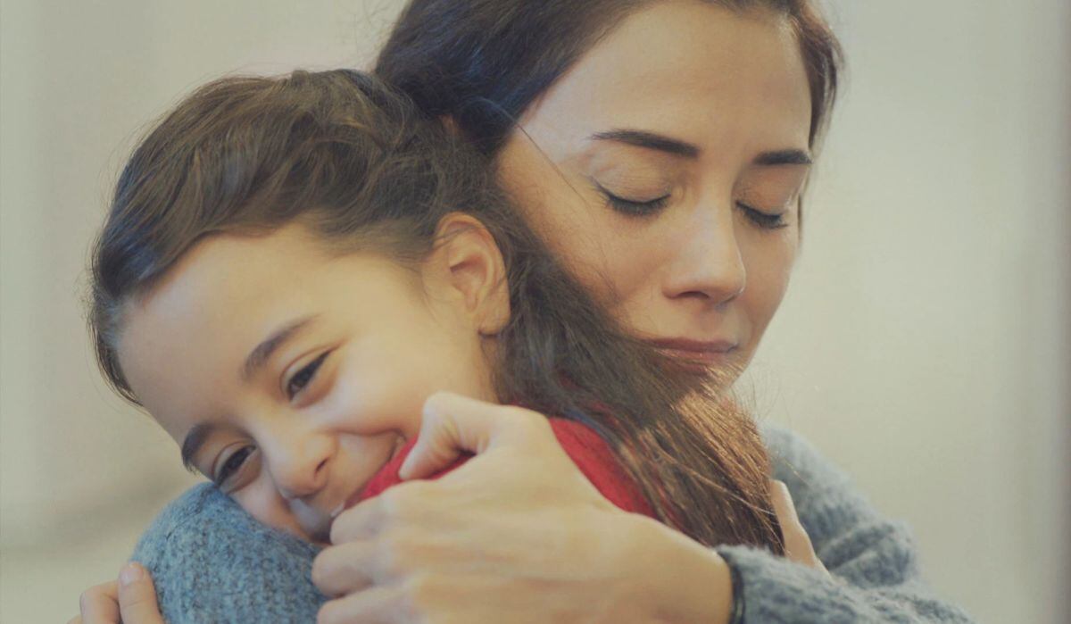 Los televidentes de Univision esperan que el final de "Madre" sea muy feliz para Melek (Foto: MedYapım y MF Yapım)