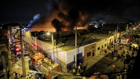 Incendios en almacenes (@photo.gec)