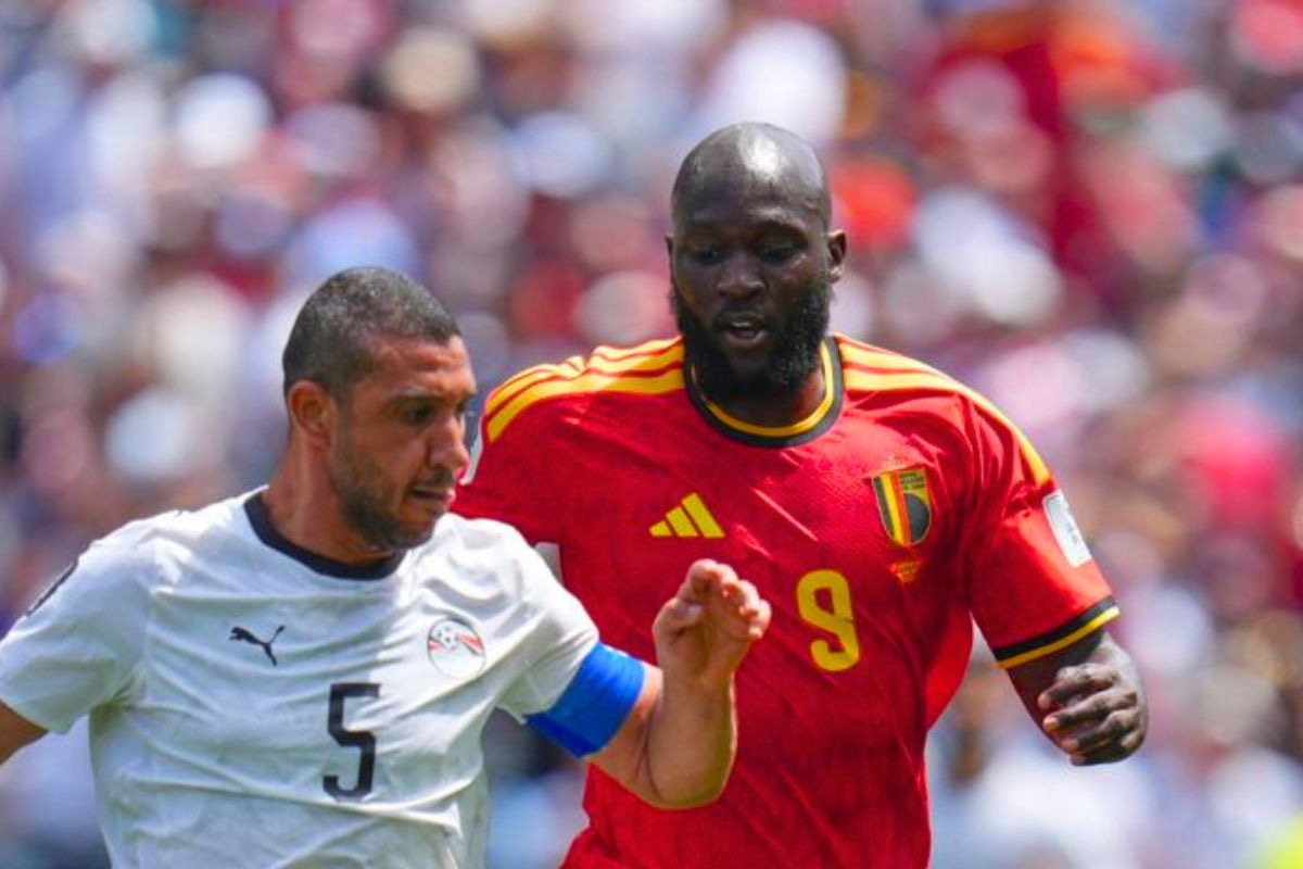 Romelu Lukaku pudo empujar para conseguir el empate de Bélgica en el complemento (Foto: AP)
