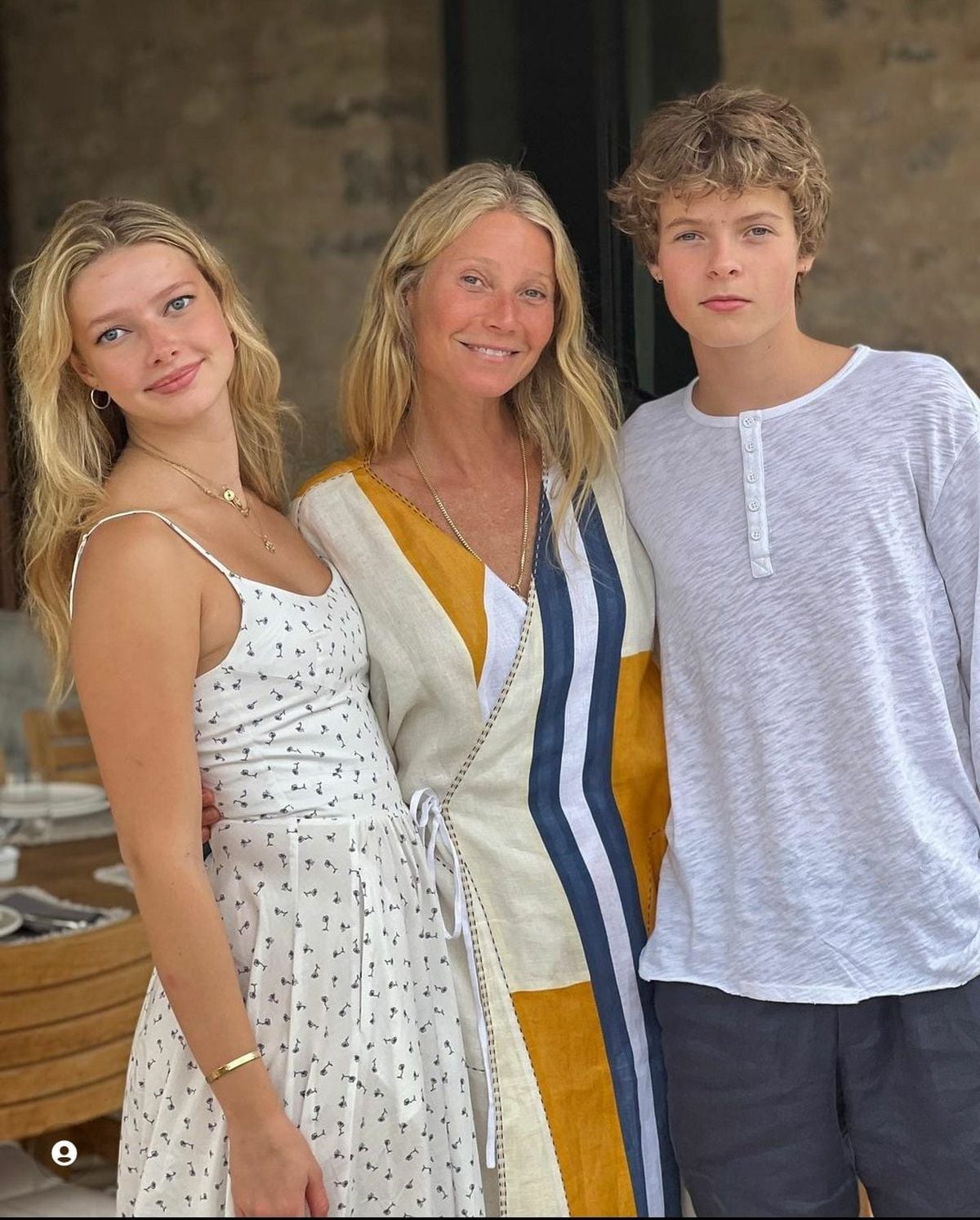 Apple y Moses Martin a los costados, y en medio su madre Gwyneth (Foto: Gwyneth Paltrow / Instagram)
